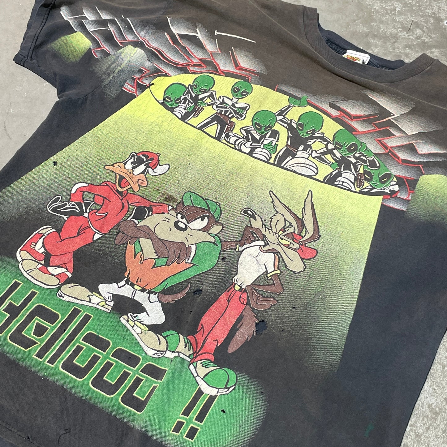 Vintage 90s Looney Tunes Alien Abduction Tee